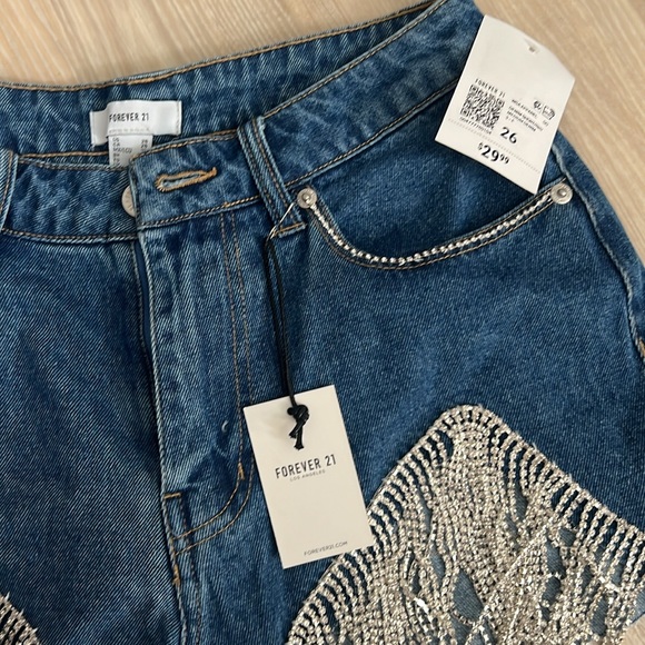 *BRAND NEW* Forever 21 rhinestone denim fringe shorts, size 26 NWT - Picture 2 of 3